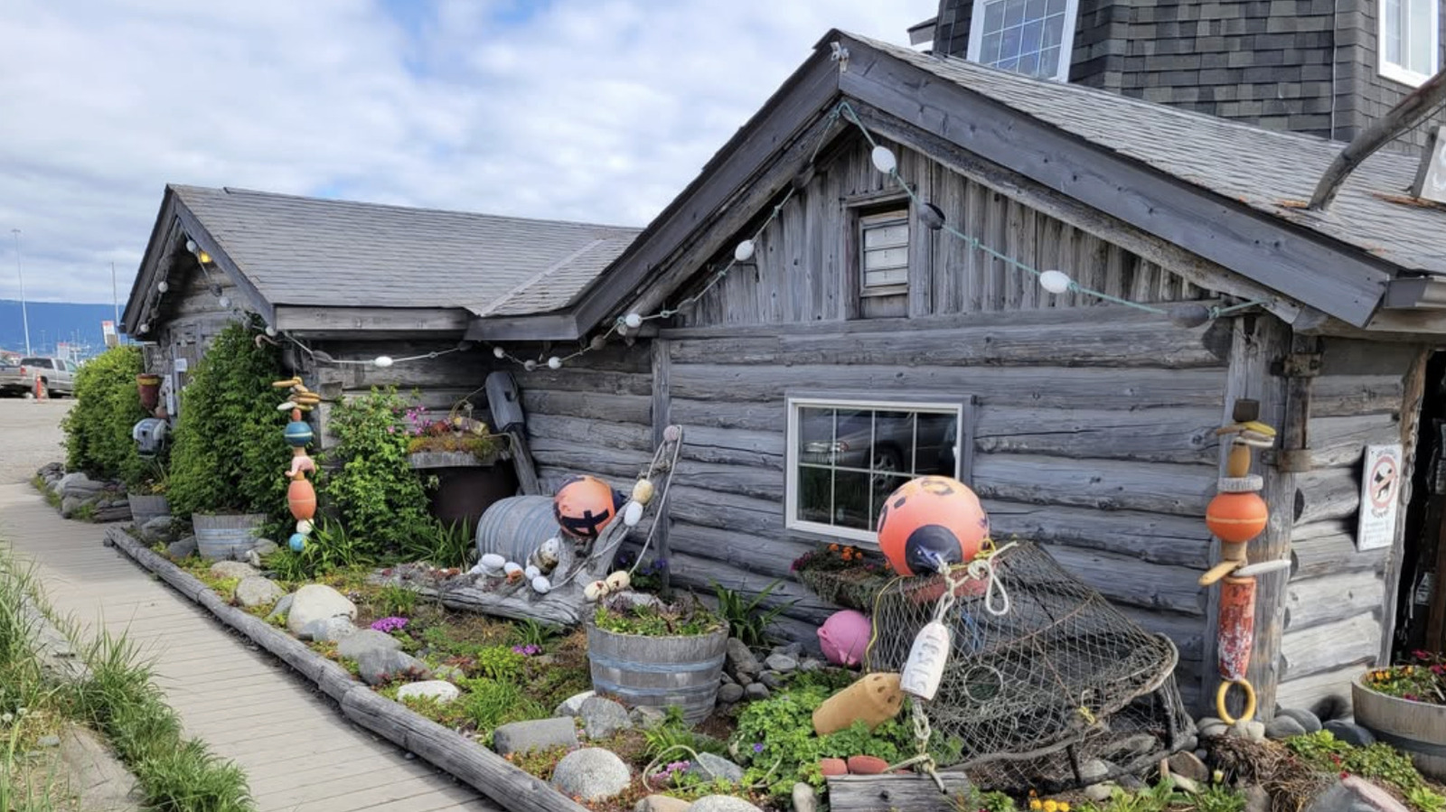 Alaska's Best Dive Bar Is Tucked Away In A Building That Predates The State - Tasting Table
