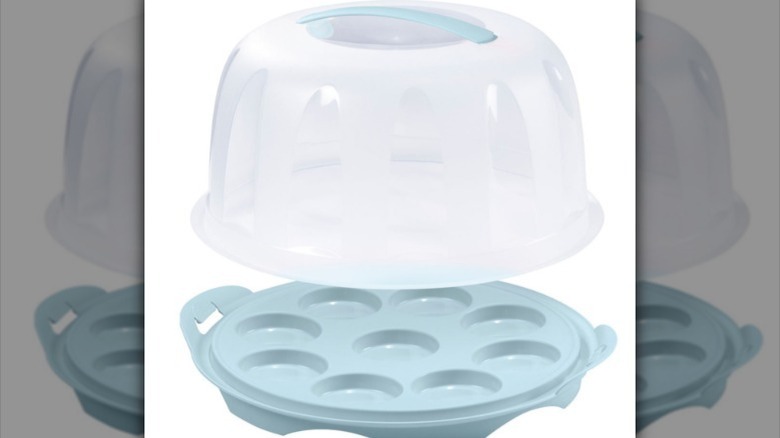 Cupcake carrier with top