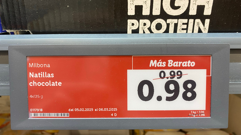 Lidl price tag showing a discount from 0,99€ to 0,98€ on chocolate