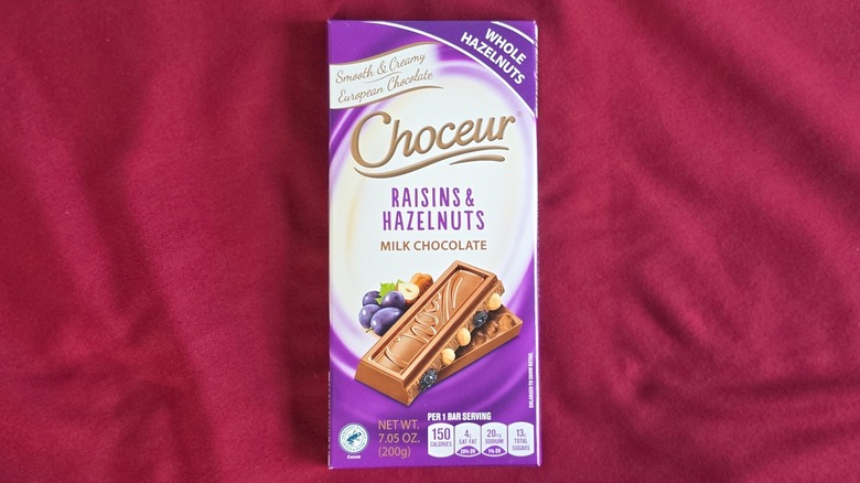 Package of Choceur raisin & hazelnuts milk chocolate bar