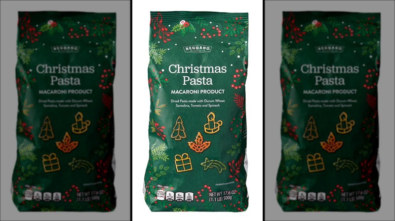 Reggano Christmas pasta in green bag.