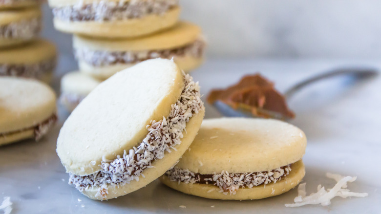 Cookie sandwich with dulce de leche and coconut filling