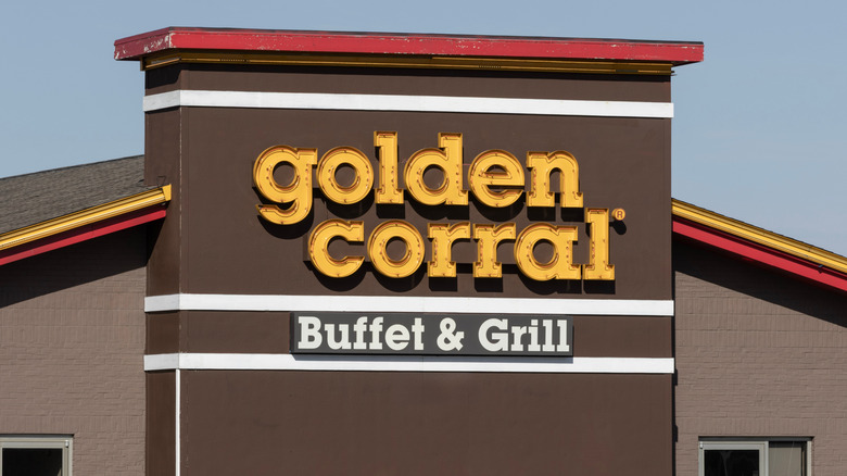 Exterior of Golden Corral during the daytime