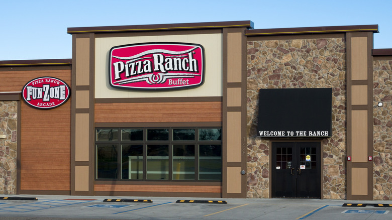 Exterior of a Pizza Ranch during the daytime