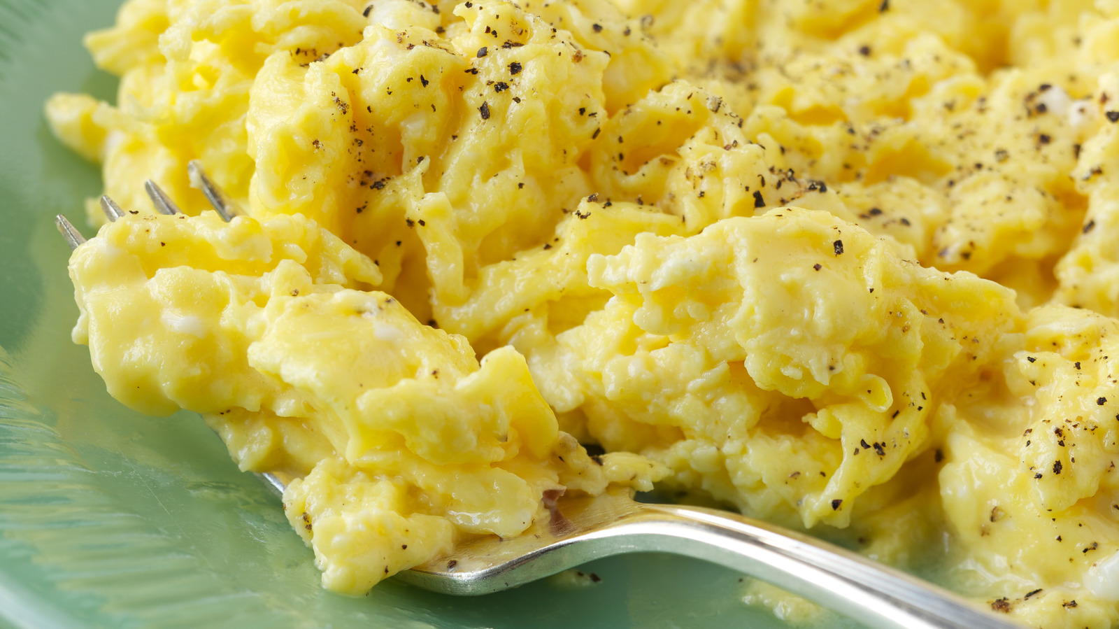 Almond Milk Is The Best NonDairy Alternative For Fluffy Scrambled Eggs