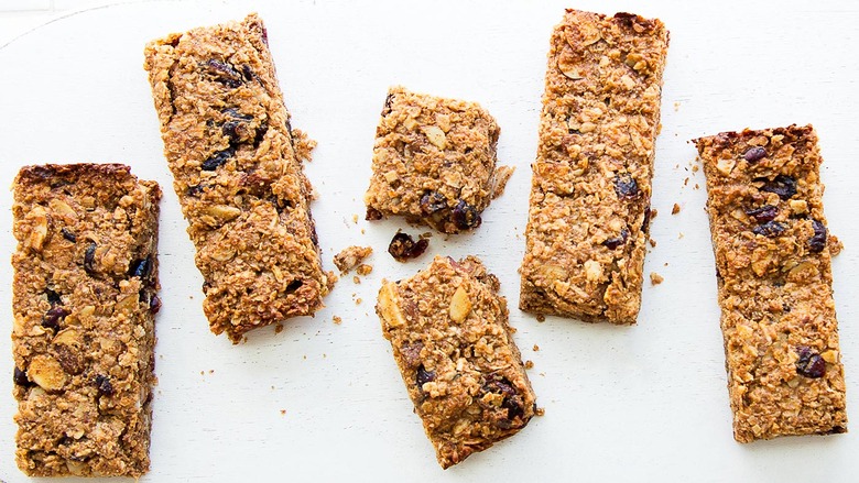 Healthy Almond-Quinoa Energy Bars