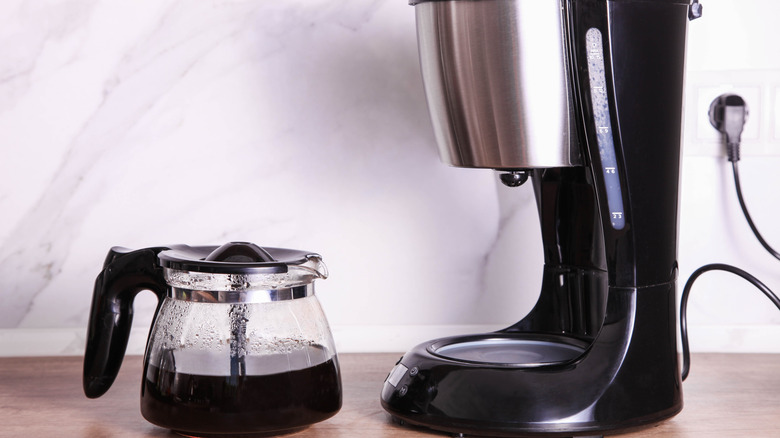 Drip coffee maker with carafe pulled out