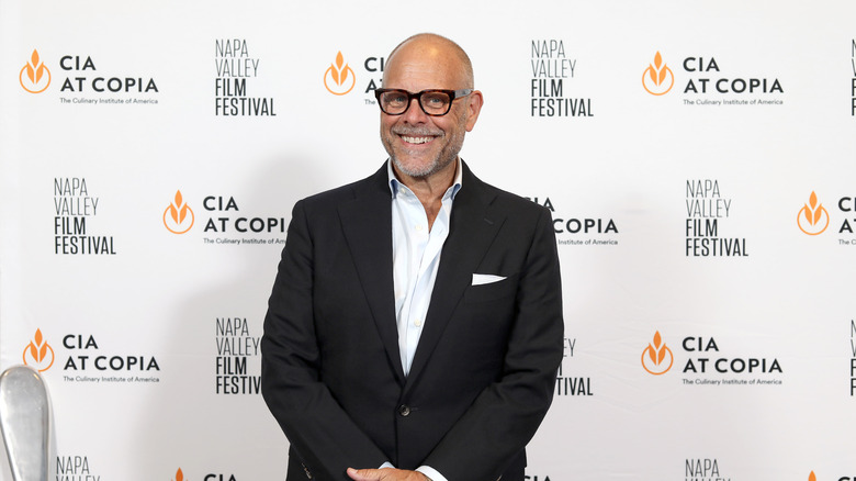 Alton Brown posing on the red carpet at the 2022 Napa Valley Film Festival