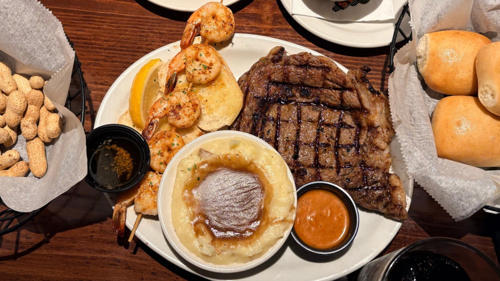 Always Order This Texas Roadhouse Add-On For A Huge Flavor Upgrade On Any Cut