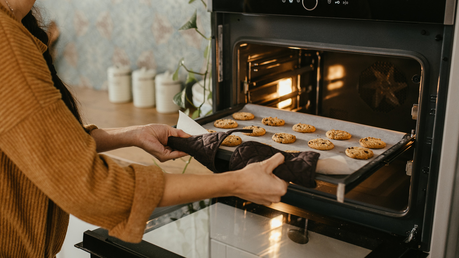 'Stunning, Slick, And Easy To Clean' — People Say This Expensive Ceramic Bakeware Set On Amazon Is Worth The Cost