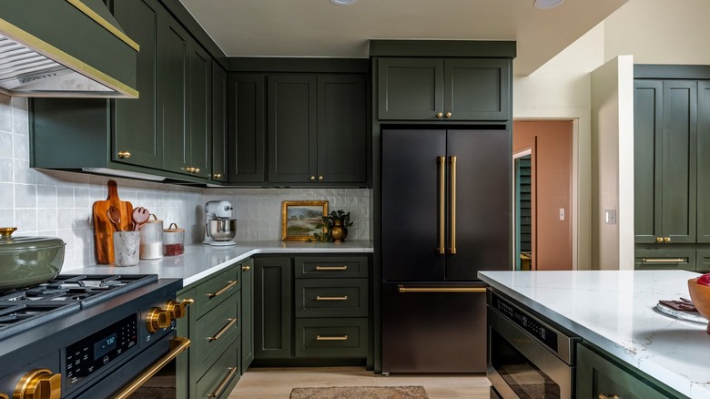 A kitchen containing Thor Kitchen appliances