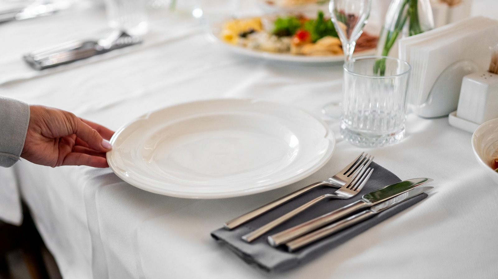 An Expert Says This Is The Germiest Item On A Restaurant Table