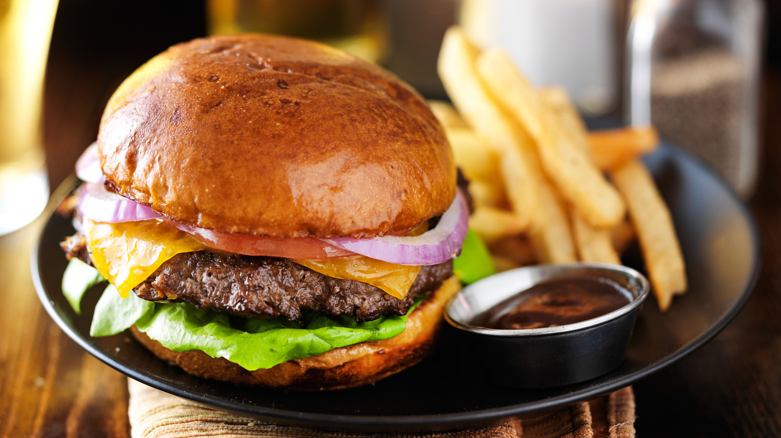 An Iconic Burger Chain Abruptly Closes Locations In Several States As Financial Troubles Mount - Tasting Table