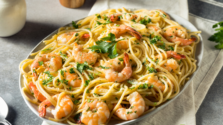 Shrimp scampi with pasta and parsley