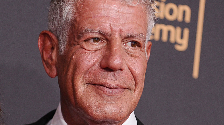 Anthony Bourdain posing at event