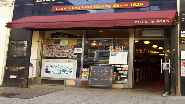 Eisenbergs sandwich outside