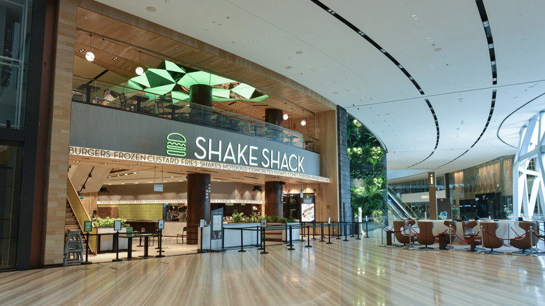 Shake Shack airport location