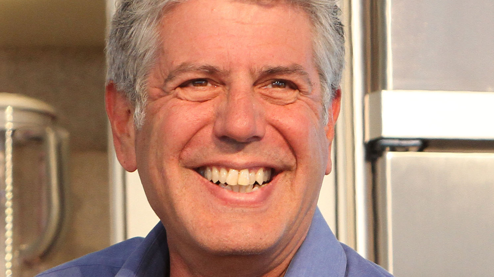 Anthony Bourdain's Top Tips For Navigating A New Street Food Scene