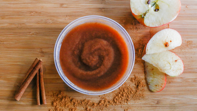 Apple butter with cinnamon and apples