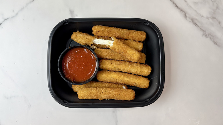 Applebee's mozzarella sticks and marinara sauce in a to-go container