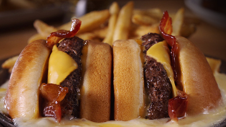 Applebee's O-M-Cheeseburger