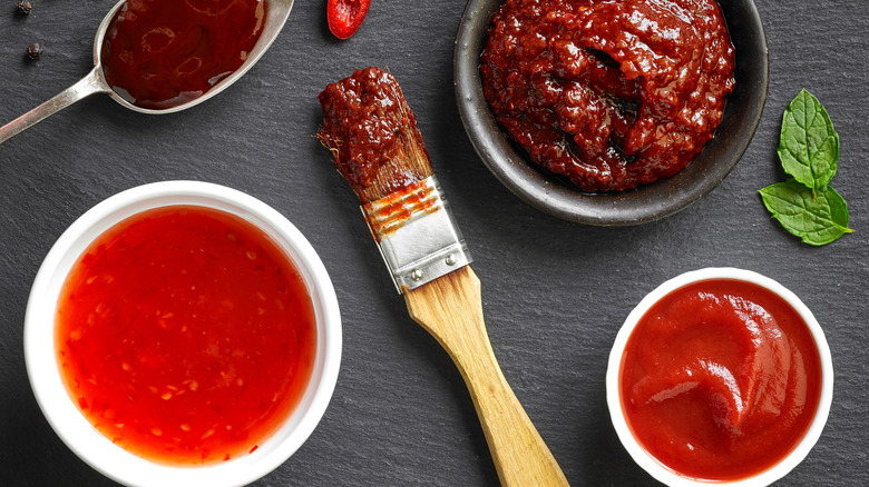 Grilling sauces on surface