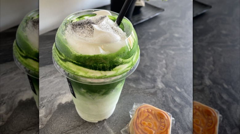 Pandan matcha cream latte and mooncake