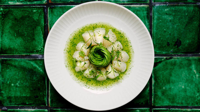 scallop aguachile with avocado