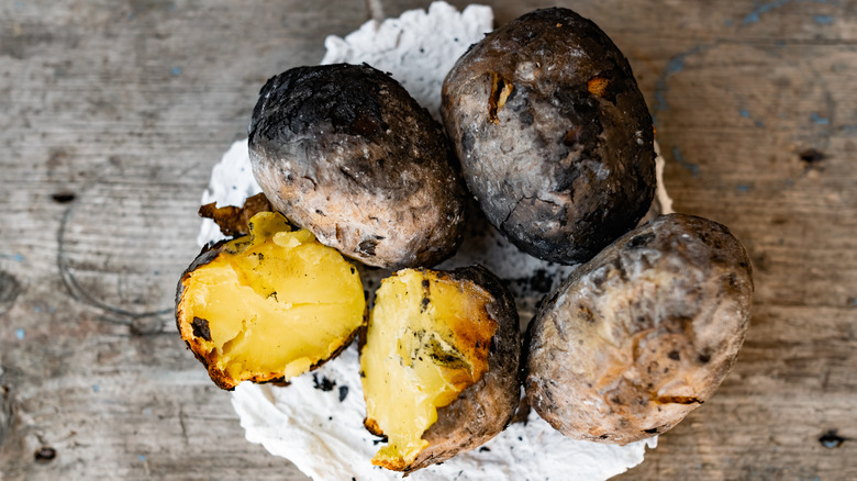 Ash-roasted potatoes 