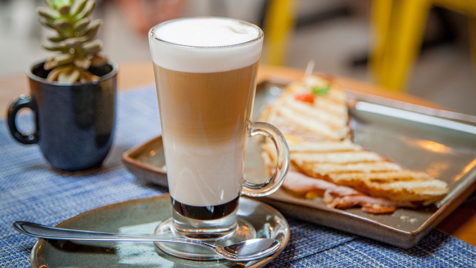 Avoid Ordering The Hot Chocolate At This Beloved Sandwich Chain - Tasting Table
