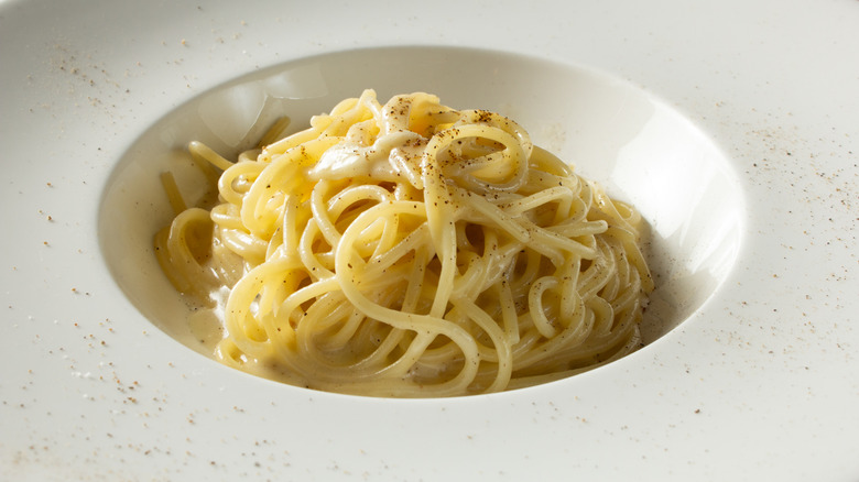 Plate of cacio e pepe