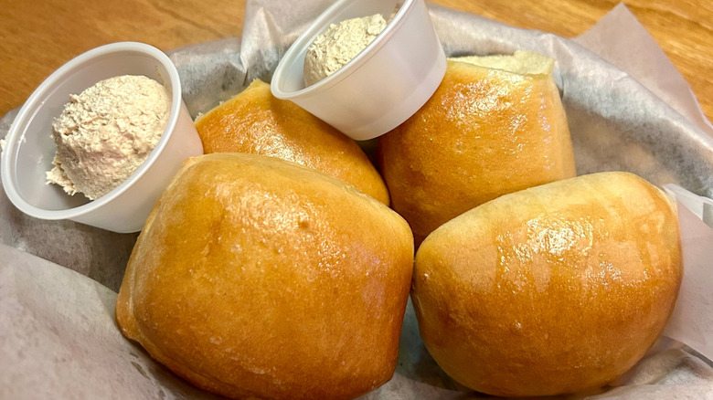 basket of Texas Roadhouse rolls