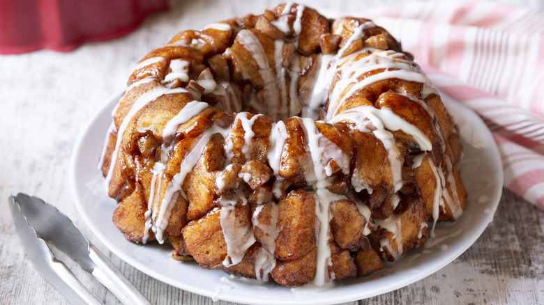 Apple cinnamon Bundt cake