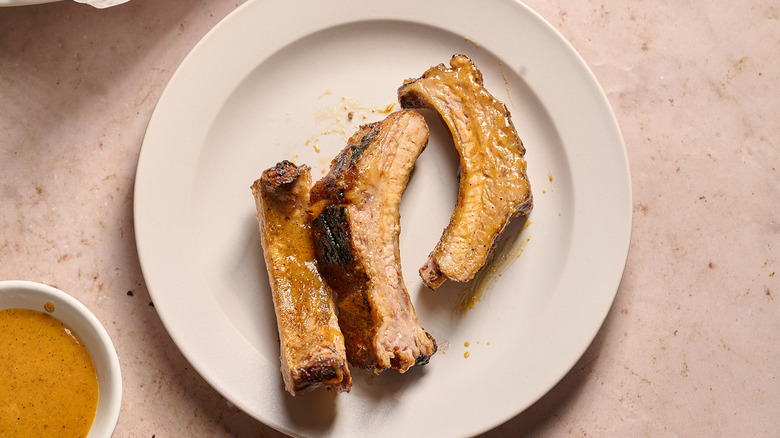 baby back ribs on a plate