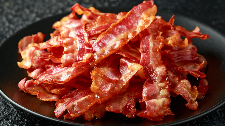 plate of crispy bacon