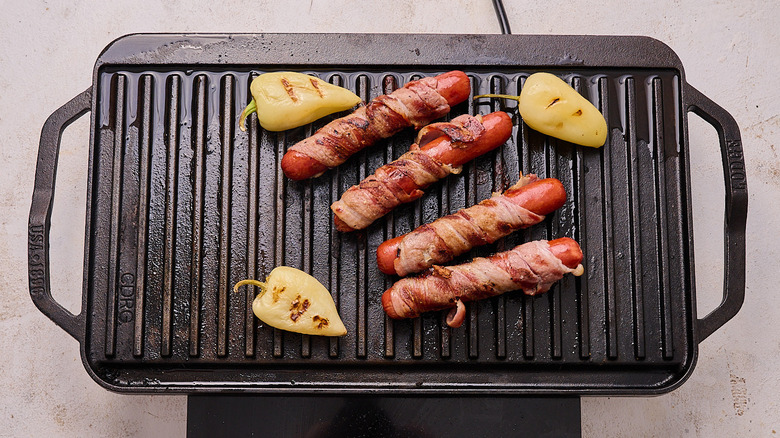 charring hot dogs and peppers on grill pan