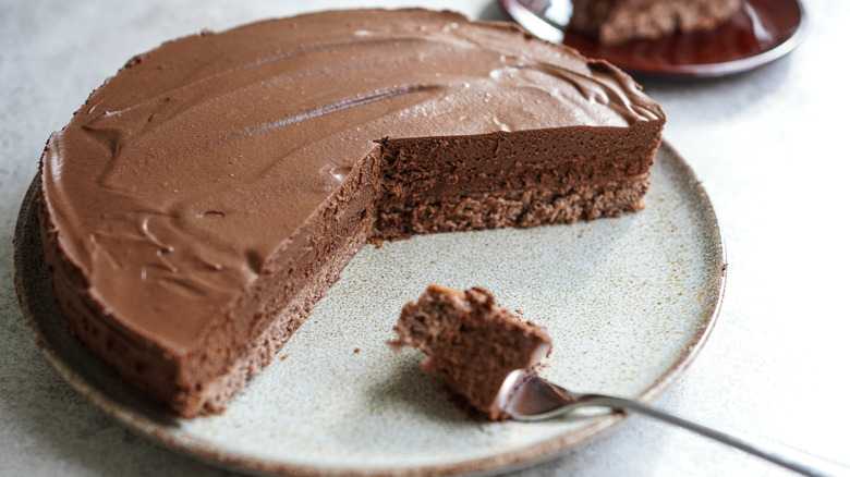 plate of chocolate cake