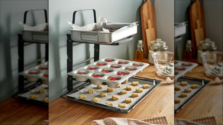 Svartabborre baking sheet rack in kitchen setting