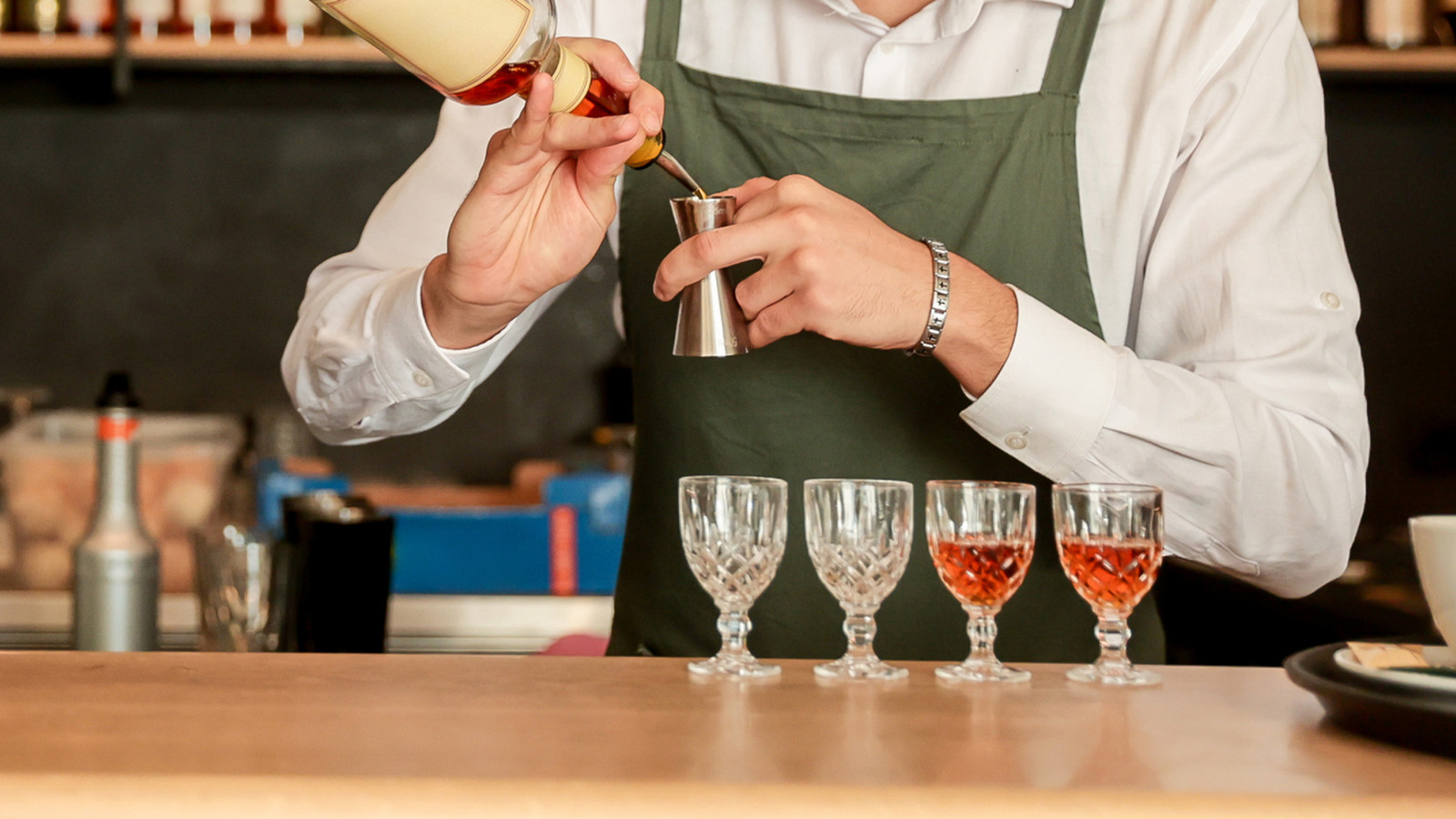 If You See Your Bartender Do This, It Might Be A Crime - Tasting Table