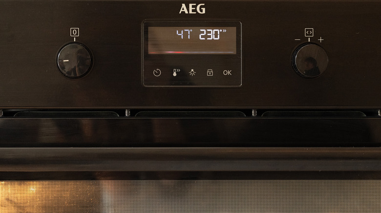 Oven temperature panel and control knobs