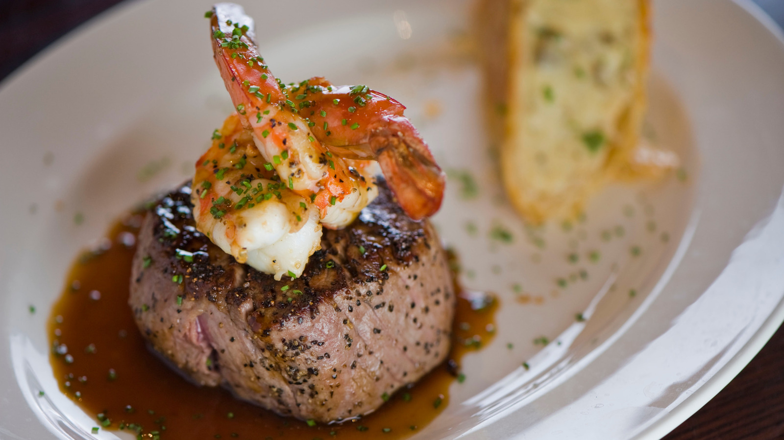 Be Wary Of The Seafood On A Steakhouse Menu. Here's Why - Tasting Table