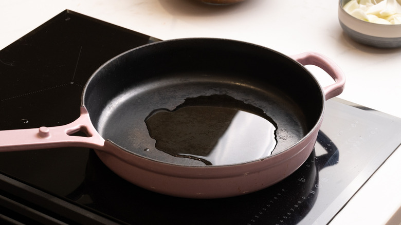 pan heating containing oil
