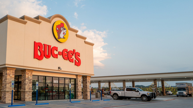 Buc-ee's storefront
