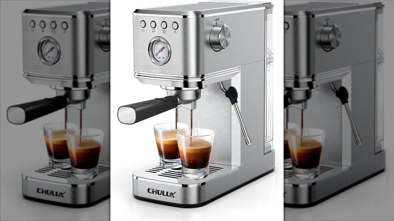 Chulux Kom-Pro espresso machine drawing two shots of espresso