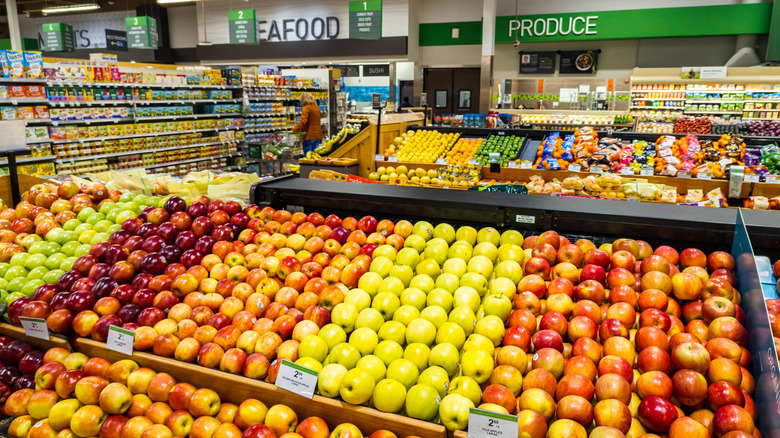 apples in the produce department at publix