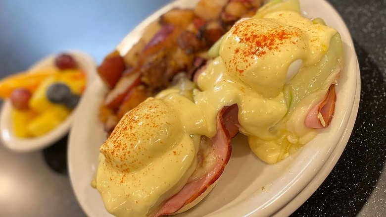 Eggs Benedict with ham