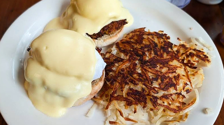 Crab cake Benedict at Hank's Creekside Restaurant