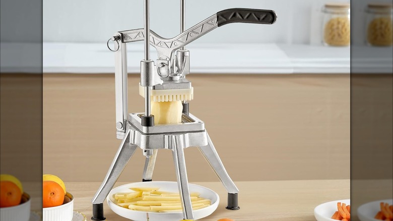 A Vevor french fry cutter