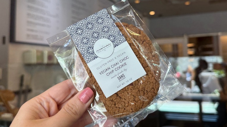 vegan chai chocolate chip cookie from Maman