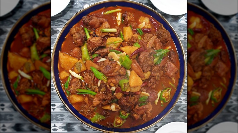 Lagman with lamb, vegetables